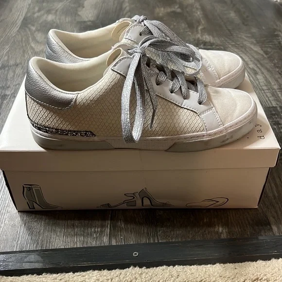 a new day Maddison Mixed Fabric Lace Up Sneakers Size 8.5 - Picture 2 of 13